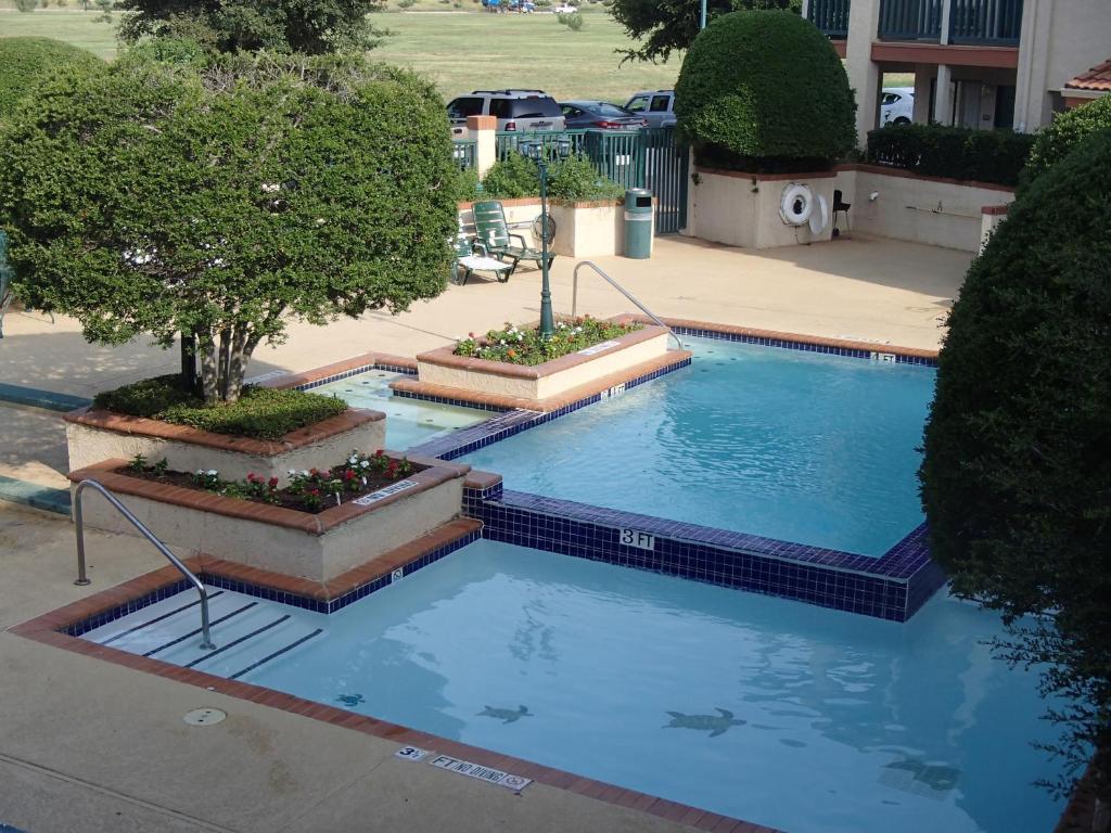 Econo Lodge Inn And Suites Arlington Exterior foto