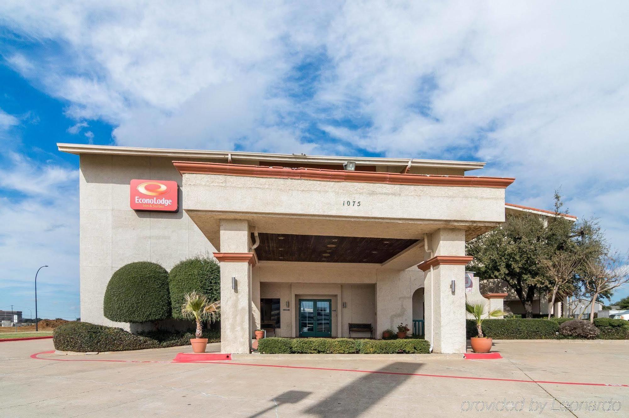 Econo Lodge Inn And Suites Arlington Exterior foto